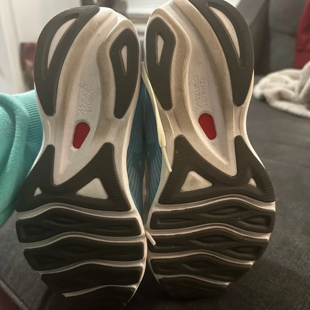 Mizuno running shoes - Picture 4 of 4